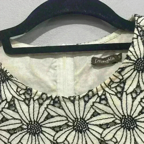 J. McLaughlin Floral Eyelet Black White Top Blouse Short Sleeve Size Small - Picture 3 of 8
